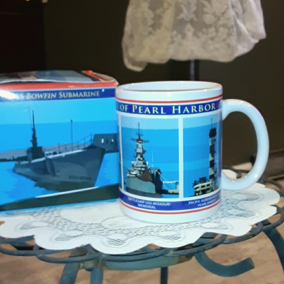 Beautiful official Pearl Harbor mug - Picture 1 of 6